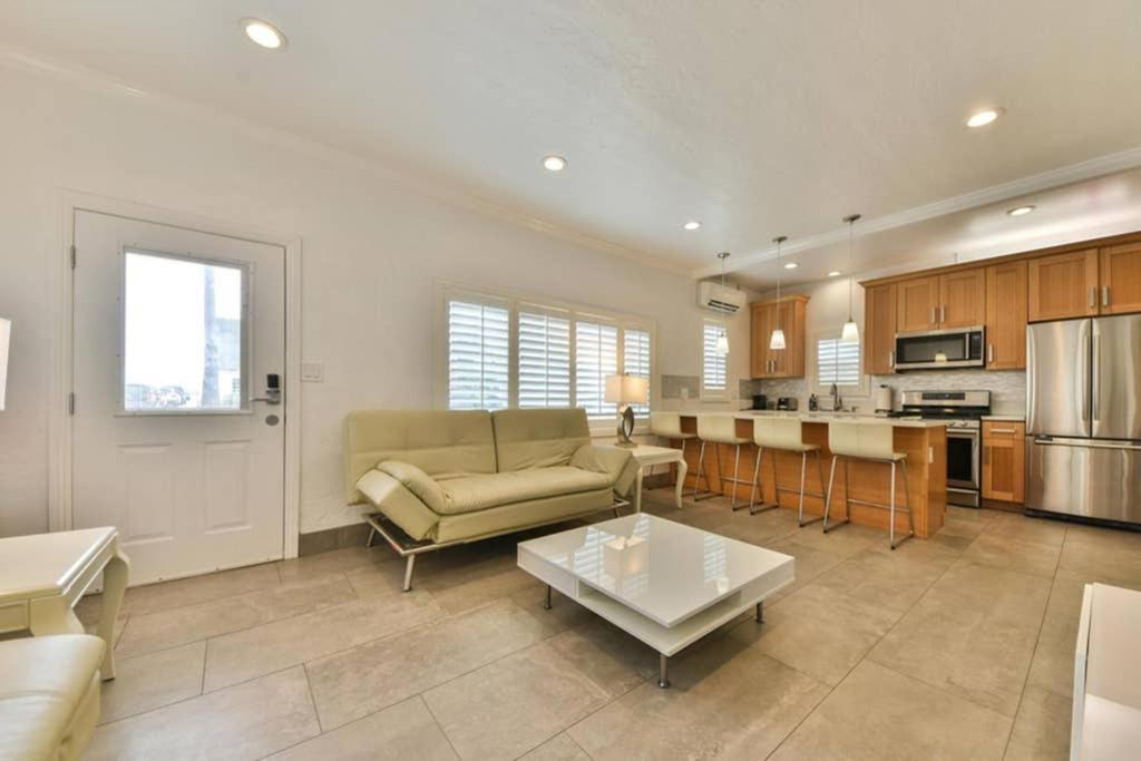 1000#1 Contemporary Home W/ Parking, Grill, & Ac! Newport Beach Exterior photo